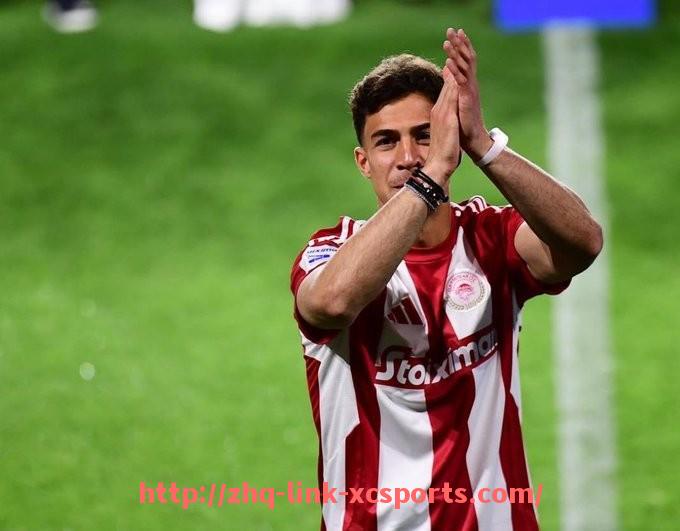 杏彩体育-世俱杯关键赛事中出现状态低迷的球员表现与压力因素剖析